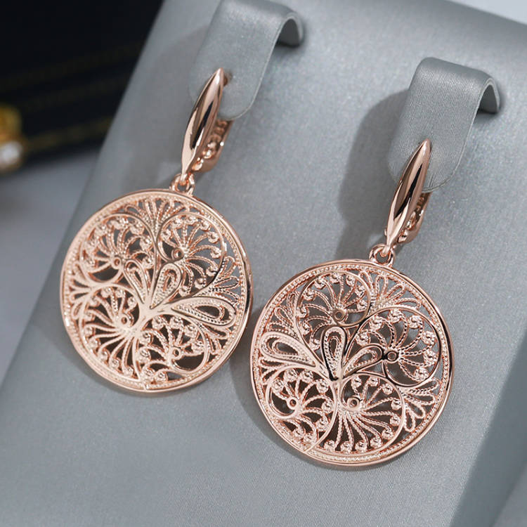 Women Accessories Dubai - Wbmqda Hollow Metal Flower Long Drop