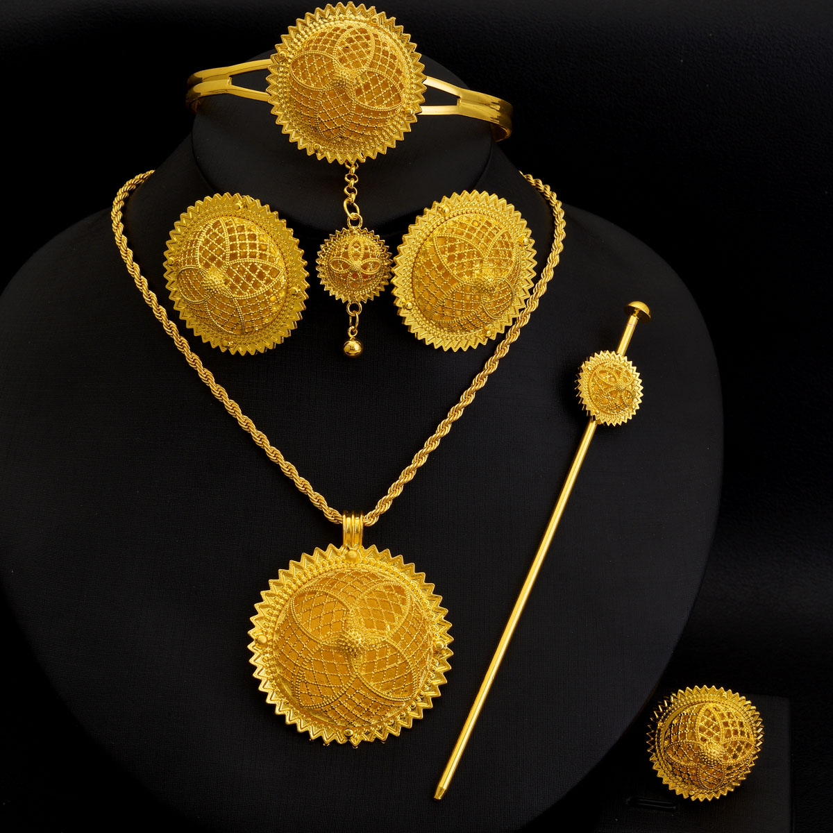 Women Accessories Dubai - Africa Dubai Golden Color Jewelry Set