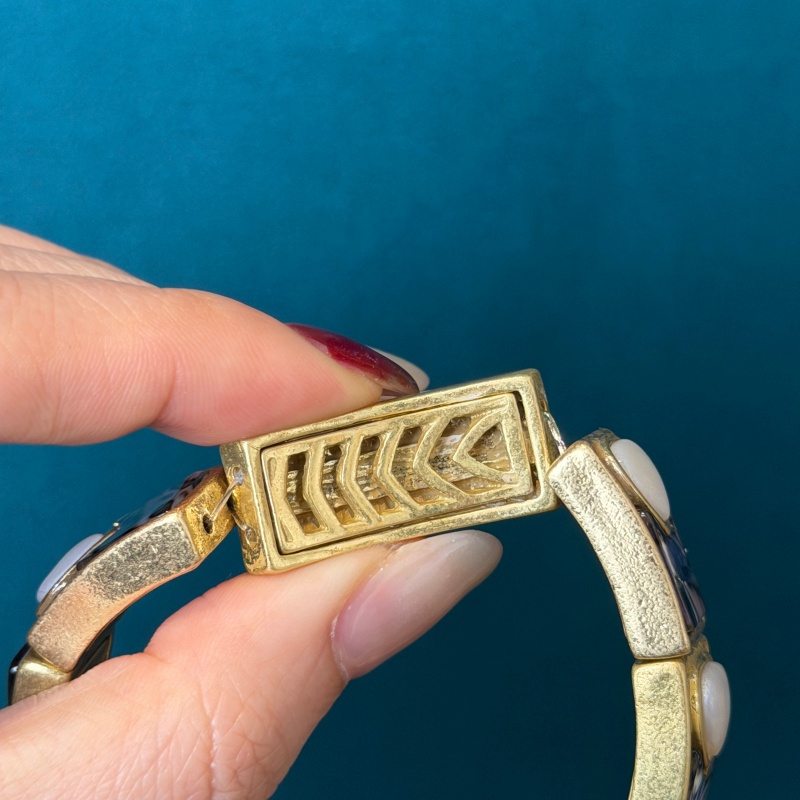 Vintage Round Natural White Sh - огляд і ціна Women Accessories Dubai