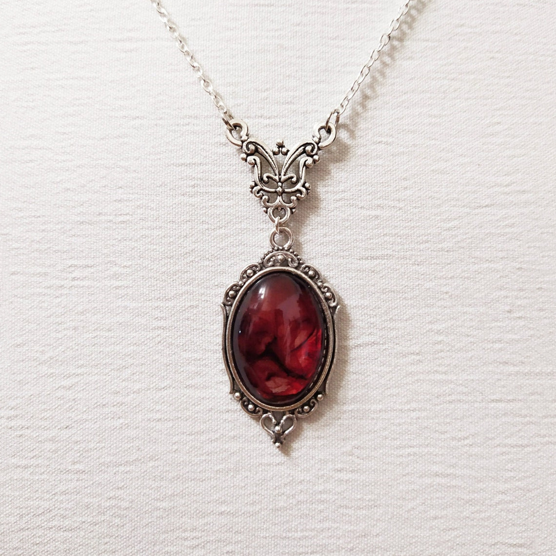Vintage Gothic Blood Red Quart - огляд і ціна Women'S Vampire Accessories
