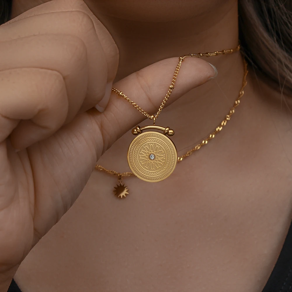 E.B.belle Center of the Univer - огляд і ціна Coin Necklace Delicate