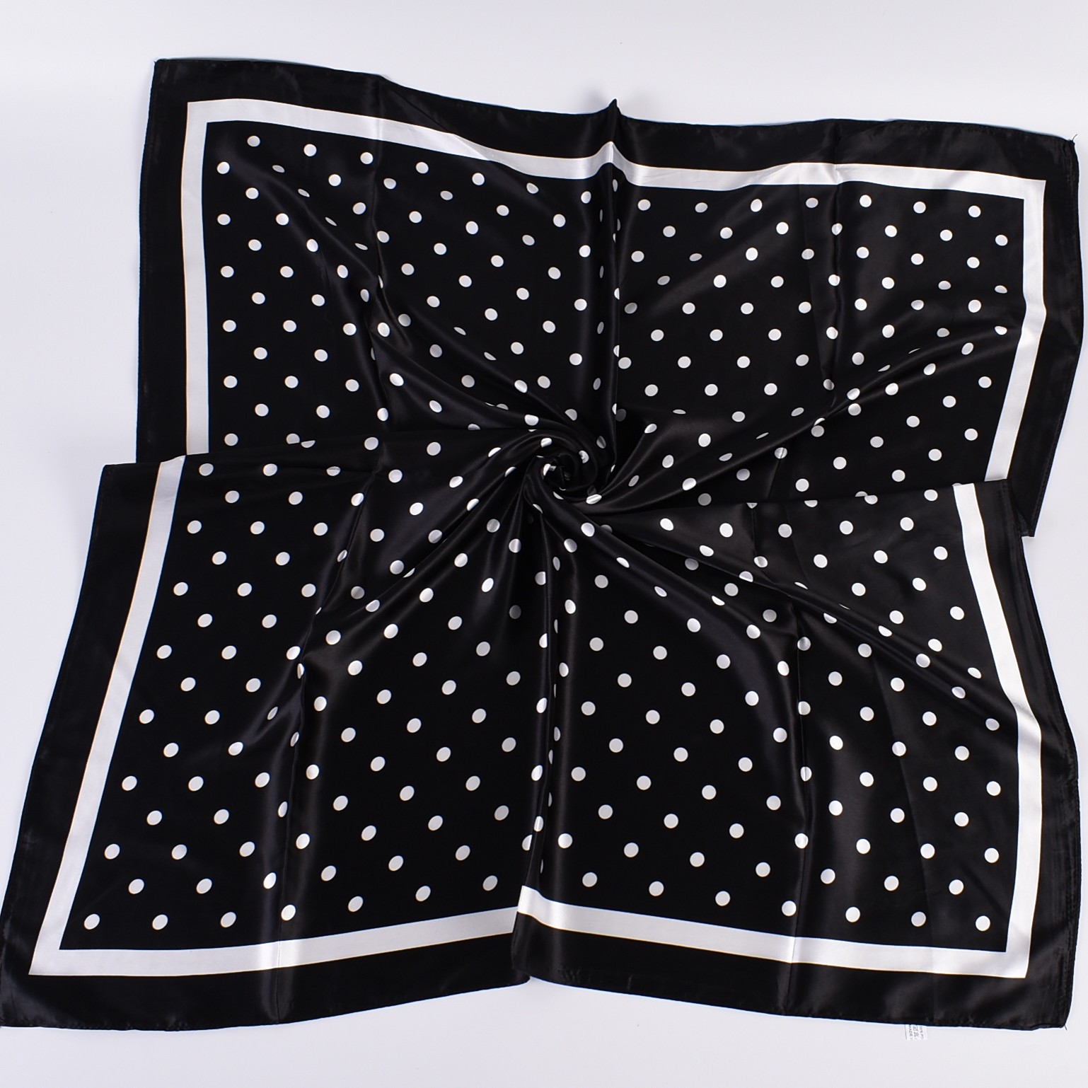 Summer new fashionable tempera - огляд і ціна Silk Scarf Square
